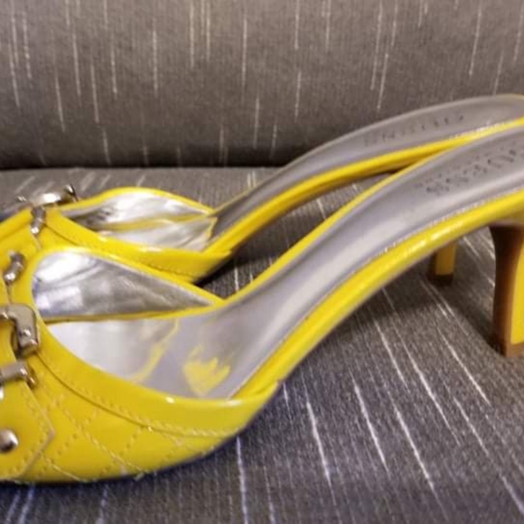 Yellow Guess Sandals - Picture 5 of 8